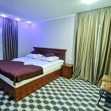 Hotel Status House à Ferghana Extérieur photo